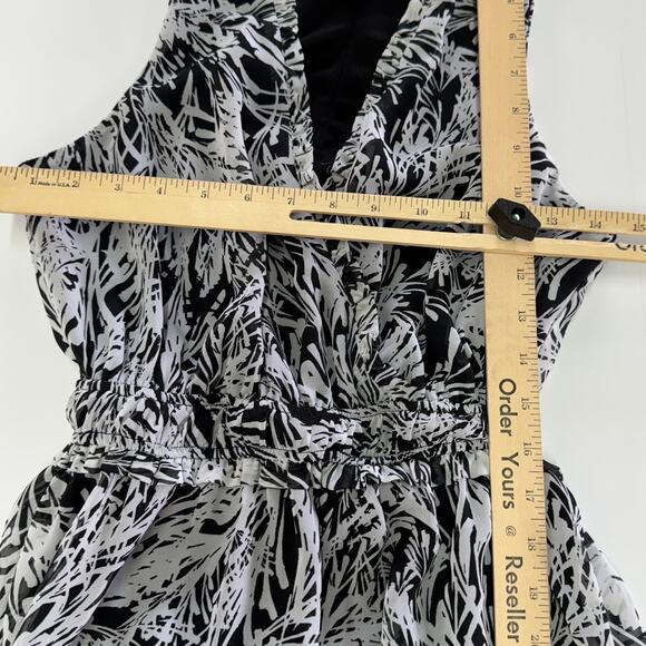 Maggy London Dress Womens 2 Black White Printed Maxi V Neck Stretch - Picture 7 of 9